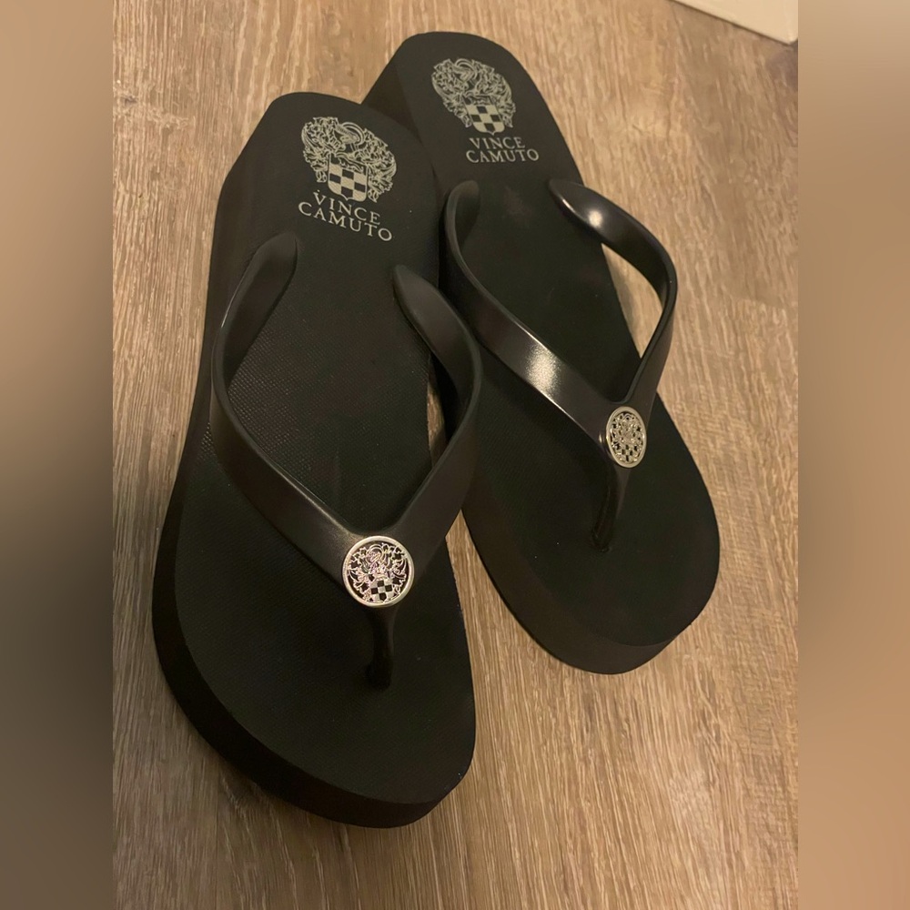 Vince Camuto flip flop Rahina Wedge